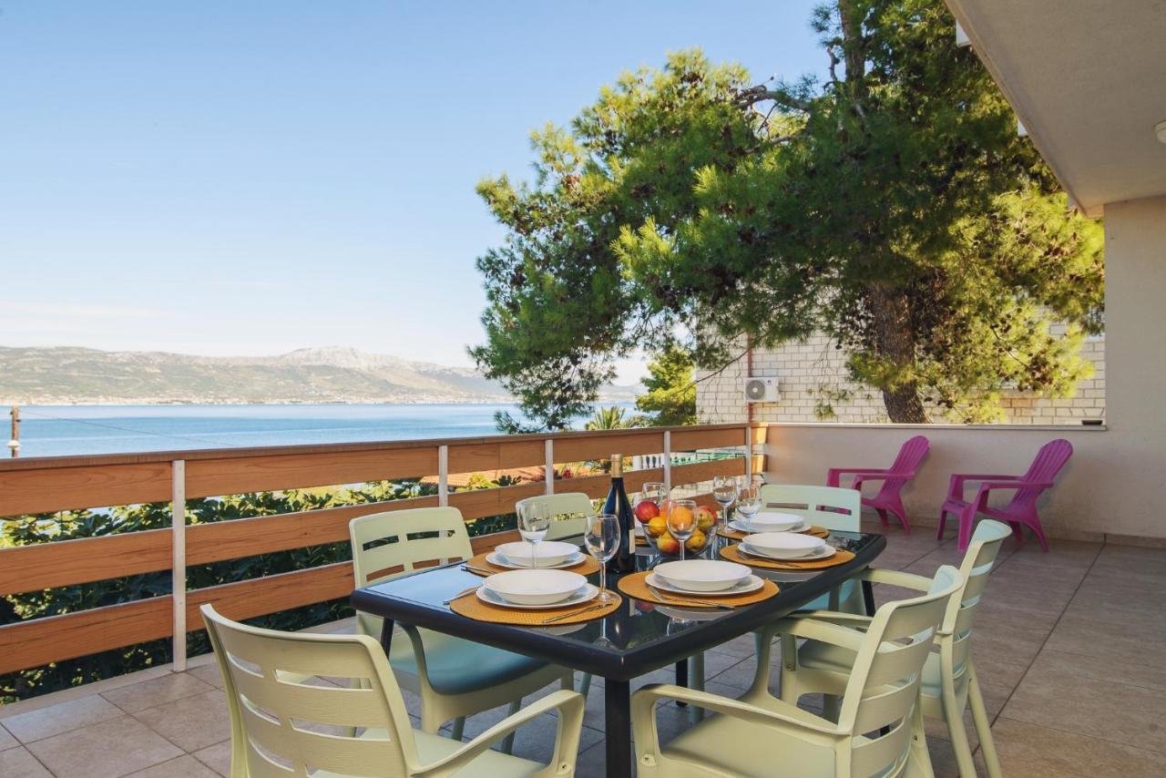 Villa Bua - Beautiful Seafront Apartments 特罗吉尔 外观 照片