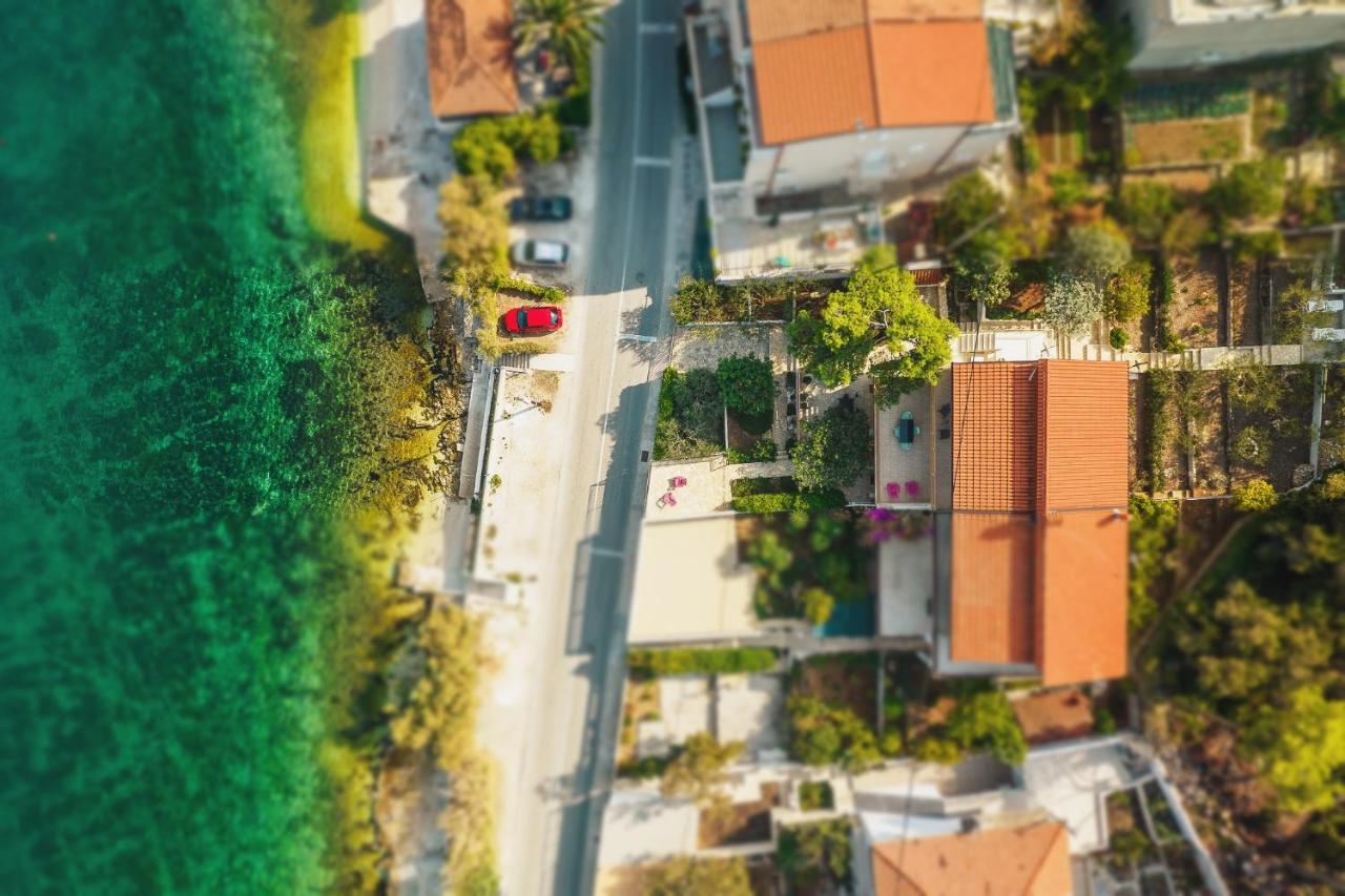 Villa Bua - Beautiful Seafront Apartments 特罗吉尔 外观 照片