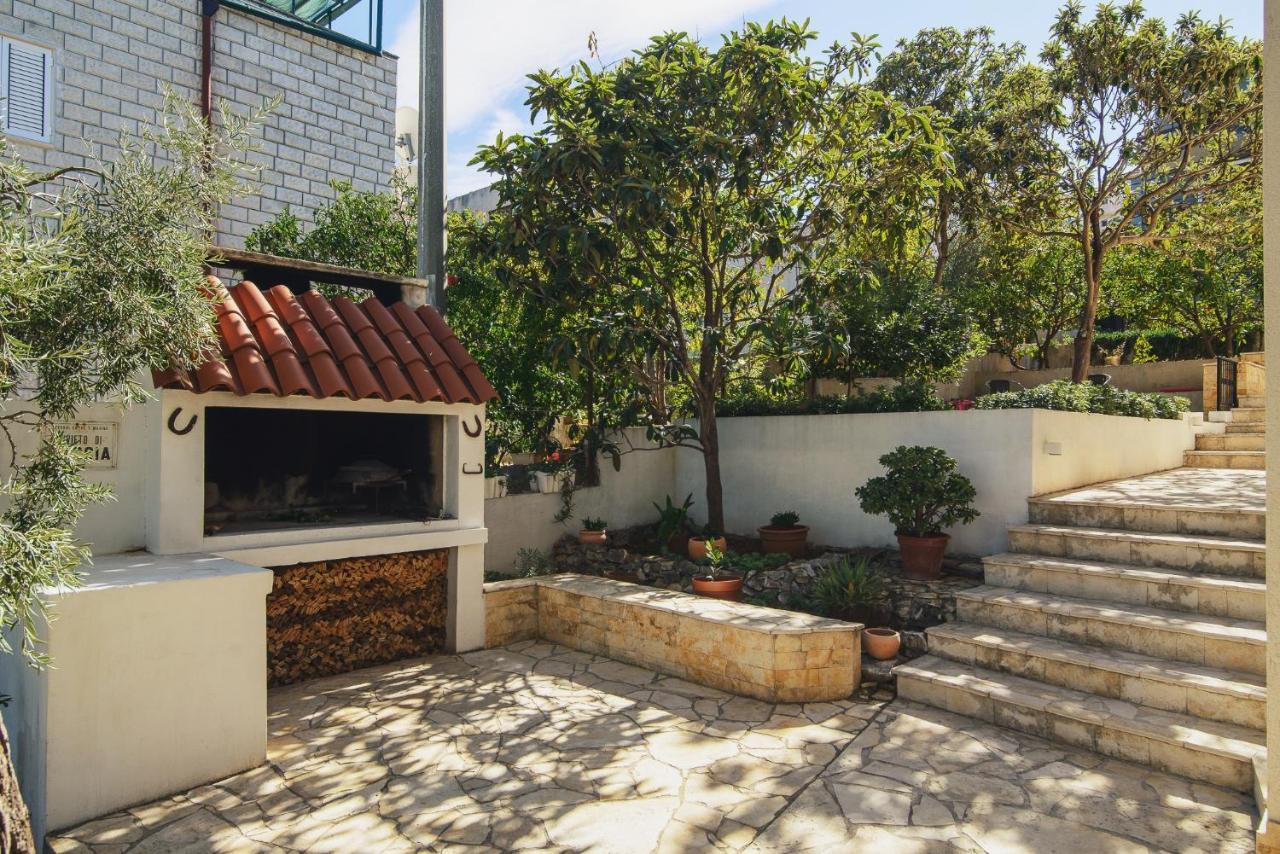 Villa Bua - Beautiful Seafront Apartments 特罗吉尔 外观 照片