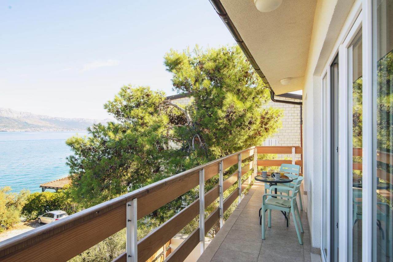 Villa Bua - Beautiful Seafront Apartments 特罗吉尔 外观 照片