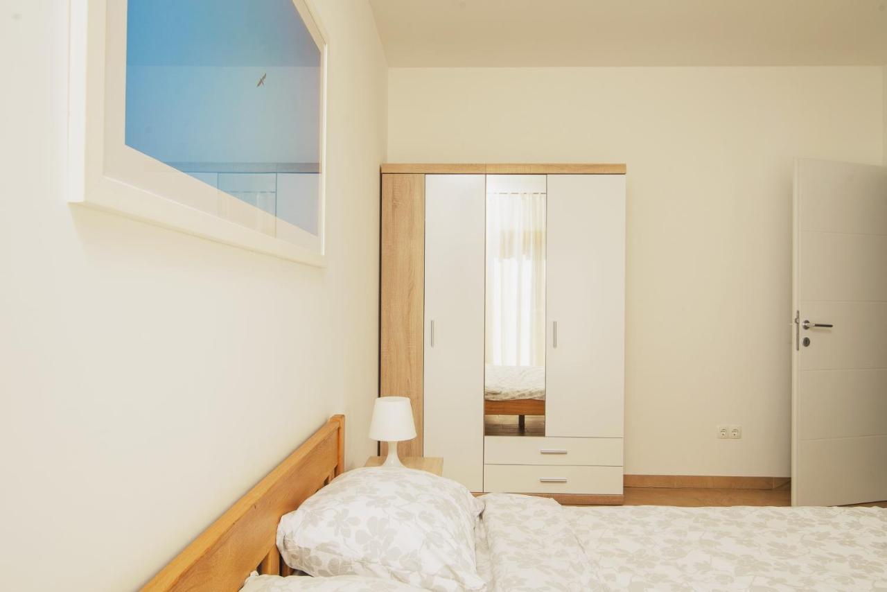 Villa Bua - Beautiful Seafront Apartments 特罗吉尔 外观 照片